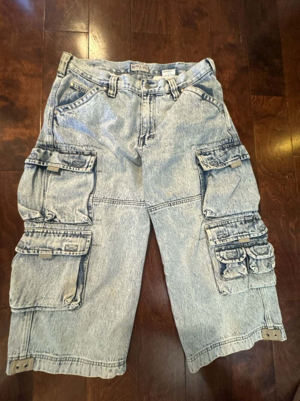 John F. Gee Light Wash Denim Cargo Shorts with Multiple Pockets 36 waist  jorts